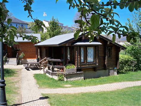 camping lago de sanabria bungalows|Cabañas en el Lago de Sanabria 